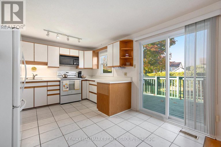 29079645/1570-payette-drive/bilberry-creekqueenswood-heights/ottawa/ontario/K1E1S9_15