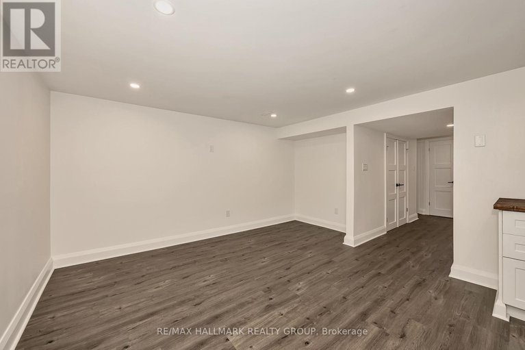 29670694/1138-sherman-drive/bel-air-heights/ottawa/ontario/K2C2M4_39