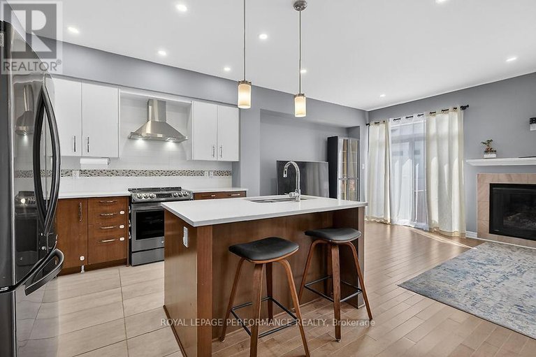 29557576/790-cairn-crescent/mer-bleuebradley-estatesanderson-park/ottawa/ontario/K1W0P7_17