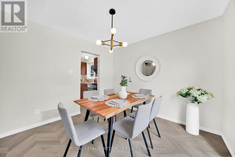 29553910/15-tarquin-crescent/westcliffe-estates/ottawa/ontario/K2H8J7_10