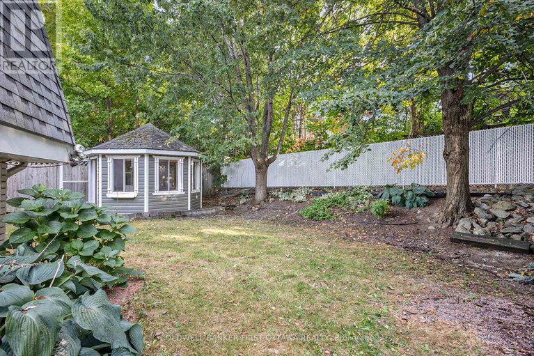 28881410/27-ariel-court/westcliffe-estates/ottawa/ontario/K2H8J1_16