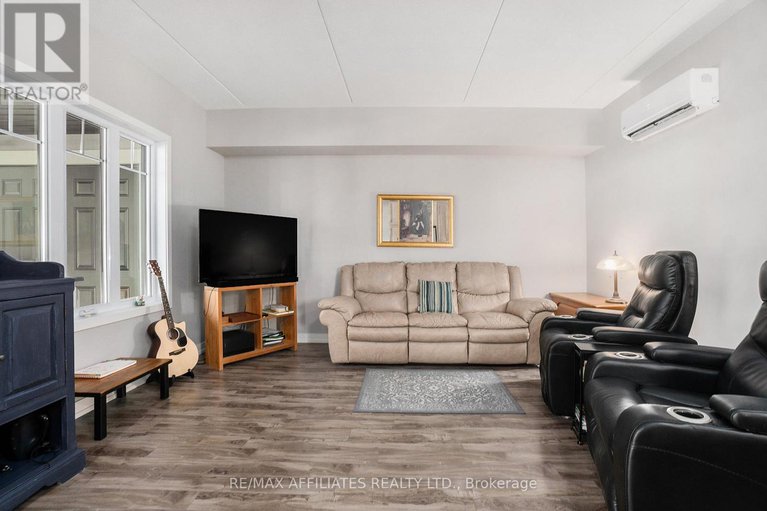 28639537/401-99-st-moritz-trail/embrun/russell/ontario/K0A1W0_2