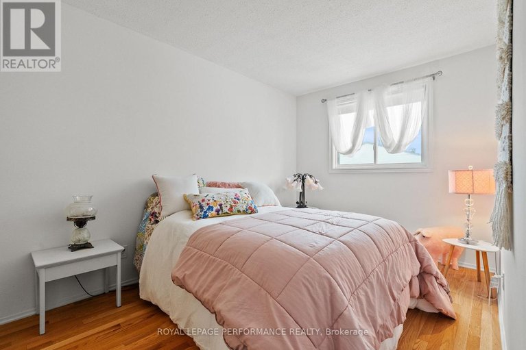 29485311/1126-millwood-court/convent-glen-north/ottawa/ontario/K1C3G1_25