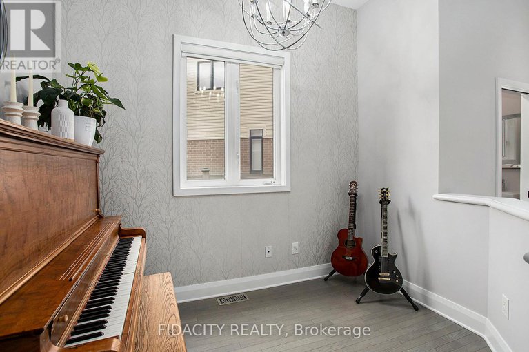 28286993/670-whitecliffs-avenue/riverside-south/ottawa/ontario/K1V2N4_13