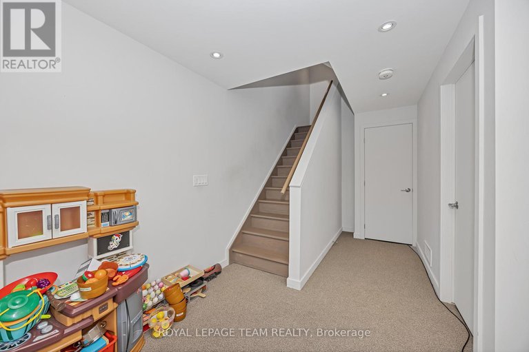 28504001/522-borbridge-avenue/riverside-southgloucester-glen/ottawa/ontario/K4M0H9_35