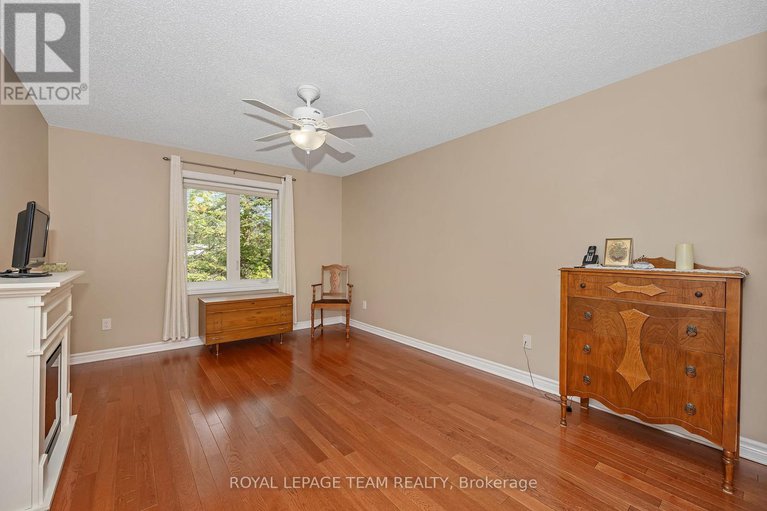 28708975/202-2-warner-street/village-of-russell/russell/ontario/K4R0B4_20
