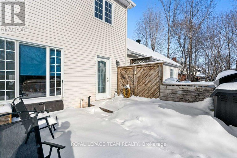 29275894/537-victoria-street/winchester/north-dundas/ontario/K0C2K0_31