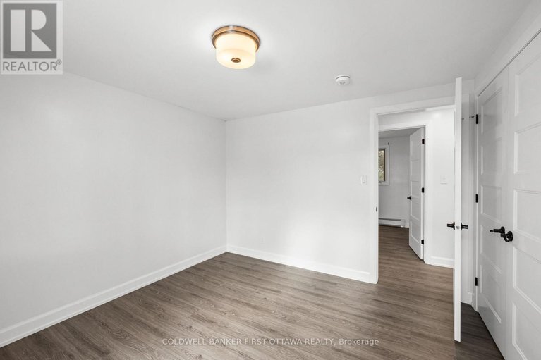 29689692/351-amiens-street/bilberry-creekqueenswood-heights/ottawa/ontario/K1E1P1_16