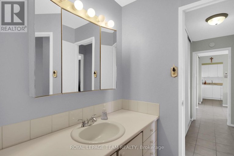 28350117/306-20-chesterton-drive/borden-farmstewart-farmcarleton-heightsparkwood-hills/ottawa/ontario/K2E6Z7_25