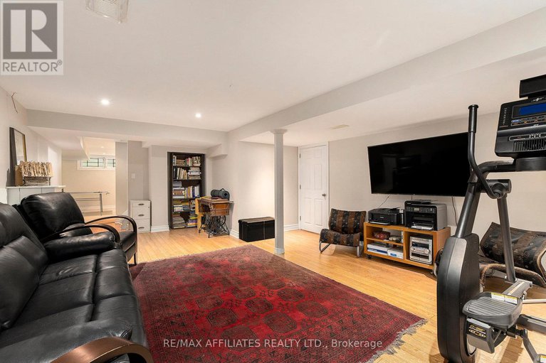 28597640/23-sioux-crescent/bruce-farmgraham-parkqualicumbellands/ottawa/ontario/K2H7E4_26