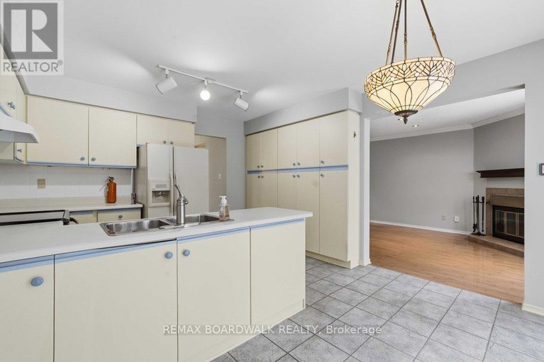 29379156/1707-des-perdrix-crescent/orleanssunridge/ottawa/ontario/K1C5E3_13