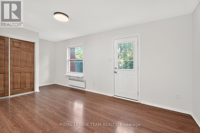 28827776/9-moorside-private/carleton-heights/ottawa/ontario/K2C3P4_4
