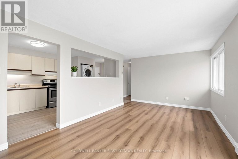28820214/400-216-viewmount-drive/borden-farmstewart-farmcarleton-heightsparkwood-hills/ottawa/ontario/K2E7X4_15