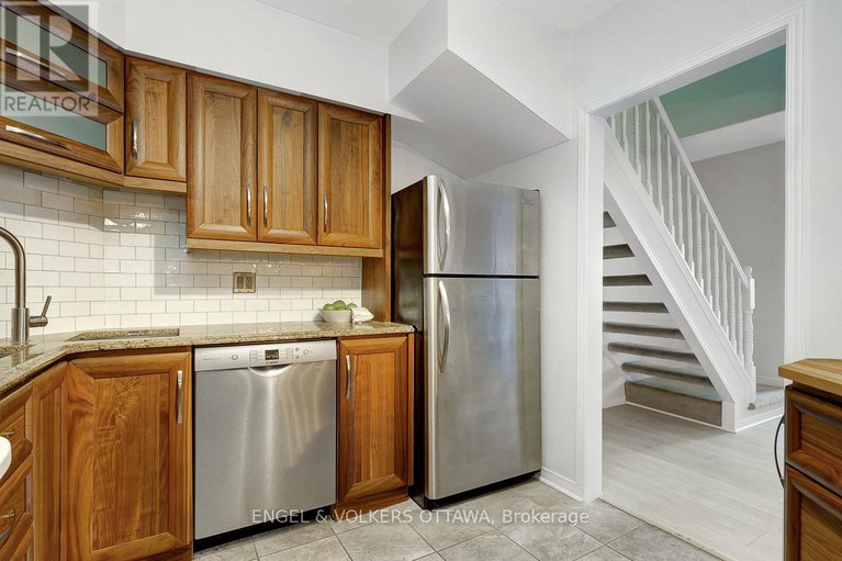 28235435/105a-62-donald-street/overbrook/ottawa/ontario/K1K1N2_17