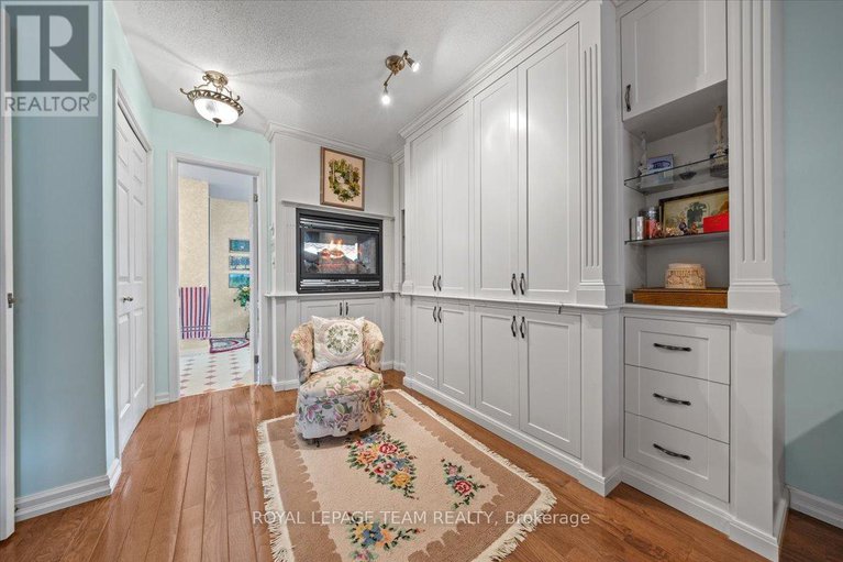28487091/17-stonehedge-parkway/bayshore/ottawa/ontario/K2H8Z3_26