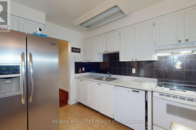 28601229/11-76-compata-way-s/blackburn-hamlet-south/ottawa/ontario/K1B4W9_3