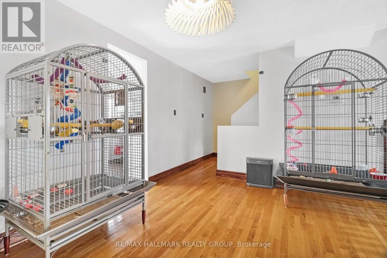 29211588/3205-uplands-drive/hunt-club-woods/ottawa/ontario/K1V9T3_10