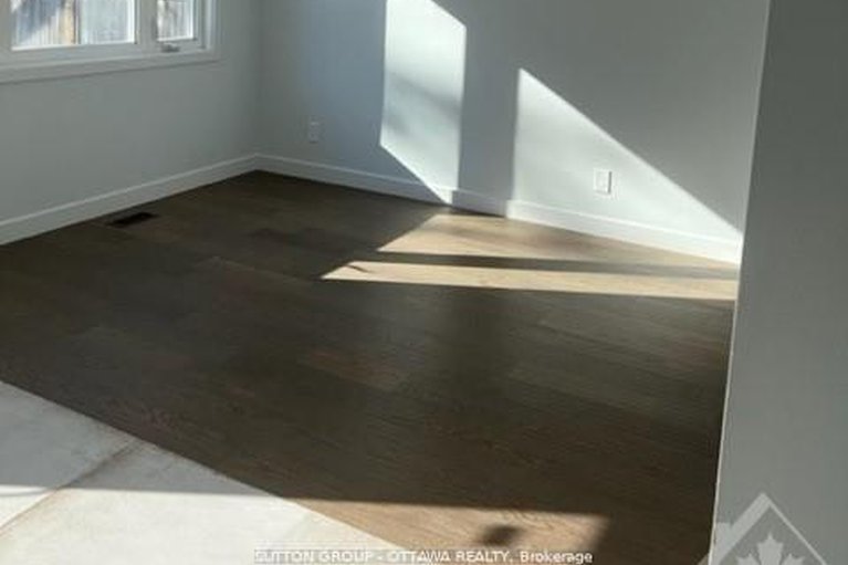 29504345/178-mcclellan-road/sheahan-estatestrend-village/ottawa/ontario/K2H5W1_10