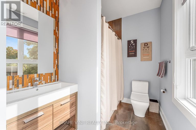 28576605/315-crestview-road/alta-vistafaircrest-heights/ottawa/ontario/K1H5G4_36