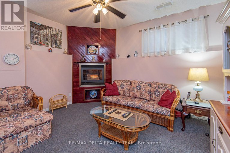 29649021/892-beauchamp-avenue/hiawatha-parkconvent-glen/ottawa/ontario/K1C3A7_25