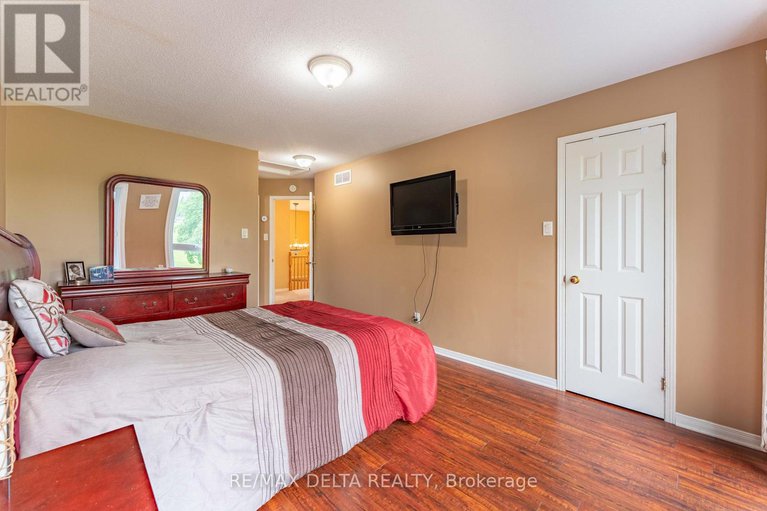 28540257/1610-duplante-avenue/fallingbrookpineridge/ottawa/ontario/K4A4A2_25