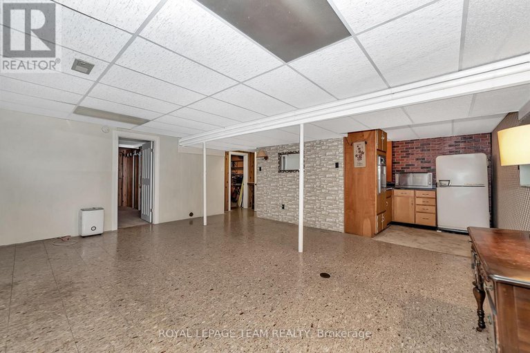 28812446/2099-balharrie-avenue-s/hawthorne-meadows/ottawa/ontario/K1G1G4_17