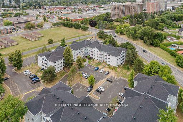 29135886/210-212-viewmount-drive/borden-farmstewart-farmcarleton-heightsparkwood-hills/ottawa/ontario/K2E7X2_1