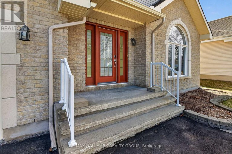 29666463/131-beaumont-avenue/town-of-rockland/clarence-rockland/ontario/K4K1R7_4