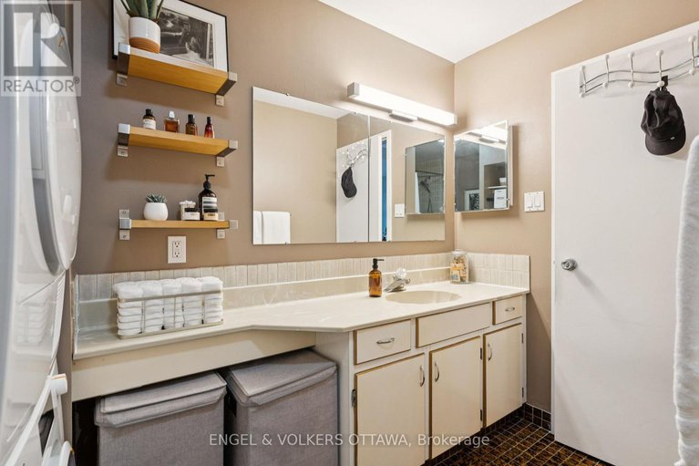 28811809/8a-400-laurier-avenue-e/sandy-hill/ottawa/ontario/K1N8Y2_36