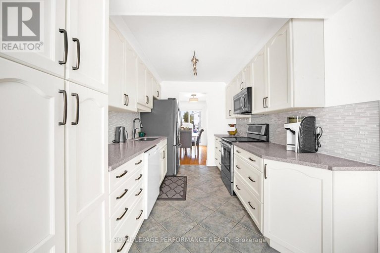 29452599/1557-verchere-street/chateauneuf/ottawa/ontario/K1C7C7_8