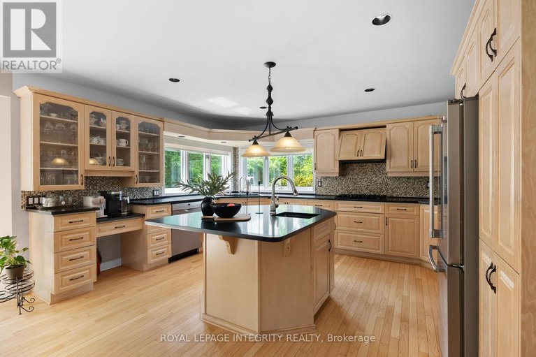 28798691/22-marchbrook-circle/rural-kanata-central/ottawa/ontario/K2W1A1_11