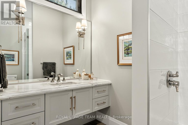 29003198/10-leaver-avenue/city-viewskylinefisher-heightsparkwood-hills/ottawa/ontario/K2E5P6_19