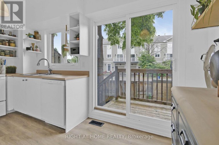 28454750/575-old-st-patrick-street/lower-town/ottawa/ontario/K1N9H5_10