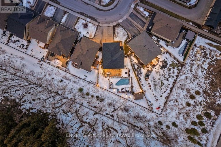 29464568/157-avro-circle/cfb-rockcliffe-and-area/ottawa/ontario/K1K4K7_50