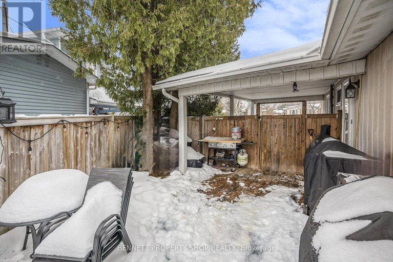 27990185/428-hatfield-crescent/bilberry-creekqueenswood-heights/ottawa/ontario/K1E1M8_18