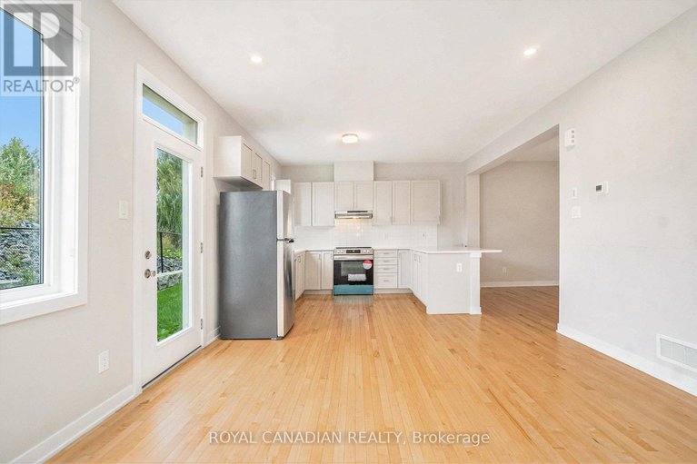 28892633/93-pizzicato-street/mer-bleuebradley-estatesanderson-park/ottawa/ontario/K1W0S3_7