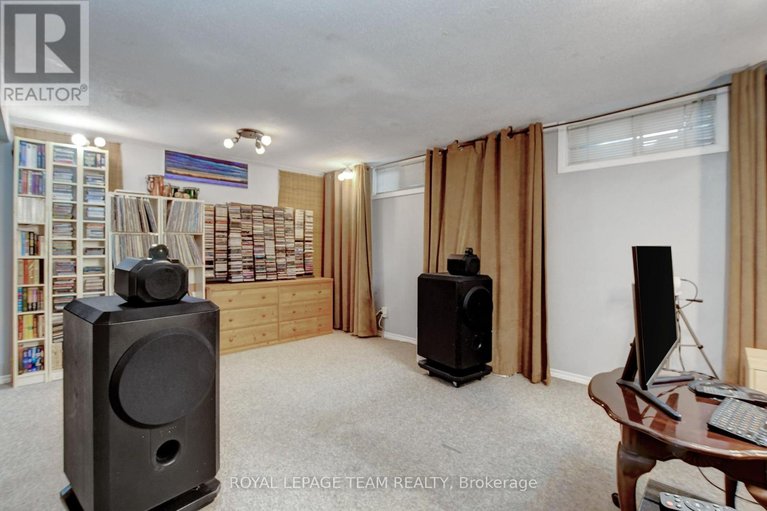 29537105/35-2027-stonehenge-crescent/pineview/ottawa/ontario/K1B4N7_23