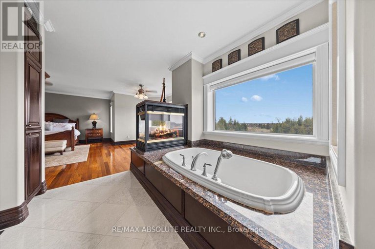 28246473/124-biltmore-crescent/btwn-franktown-rd-fallowfield-rd/ottawa/ontario/K2S2C6_30