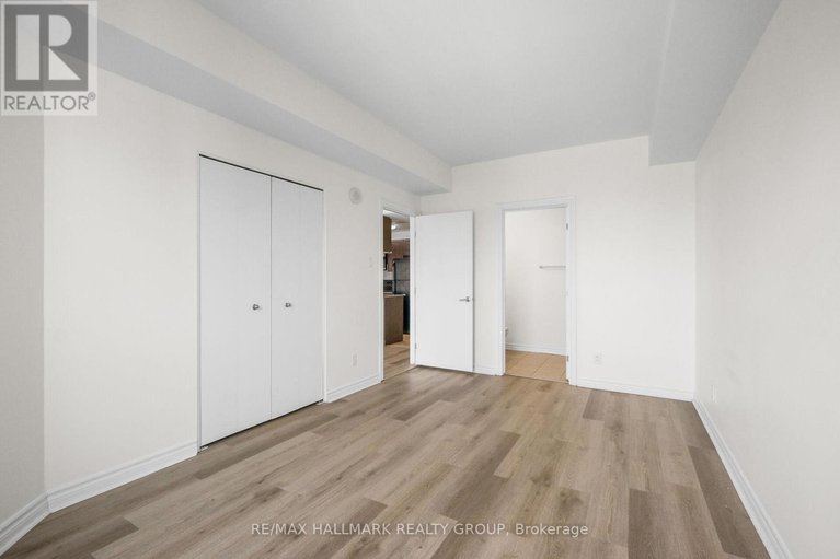 29651498/2404-234-rideau-street/sandy-hill/ottawa/ontario/K1N0A9_19