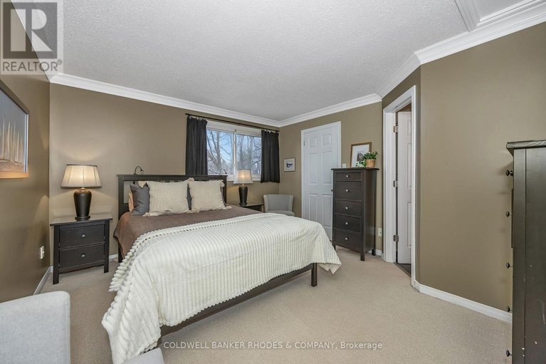 29597738/4-almond-lane/katimavik/ottawa/ontario/K2L3T2_18