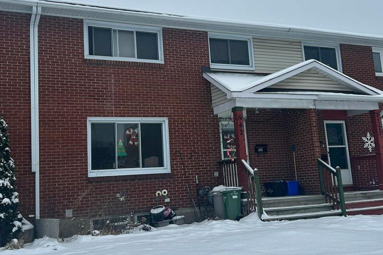 29178453/642-borthwick-avenue/castle-heightsrideau-high/ottawa/ontario/K1K2L9_2