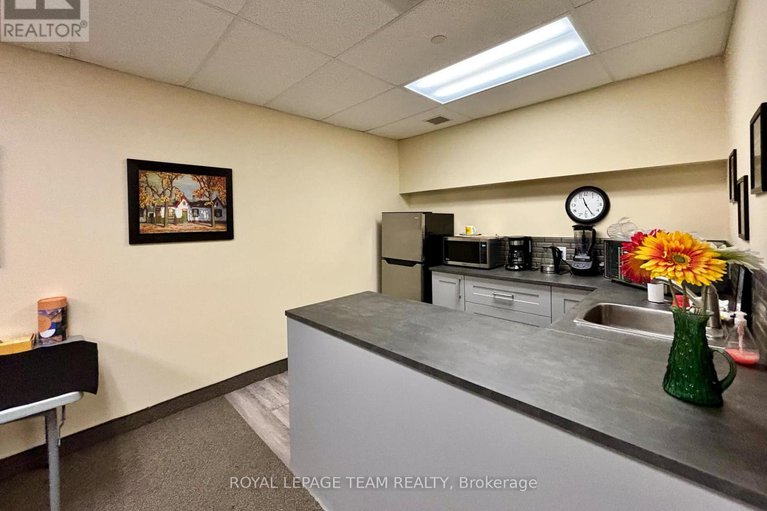 28806113/1101-2951-riverside-drive/mooneys-bayriverside-park/ottawa/ontario/K1V8W6_5