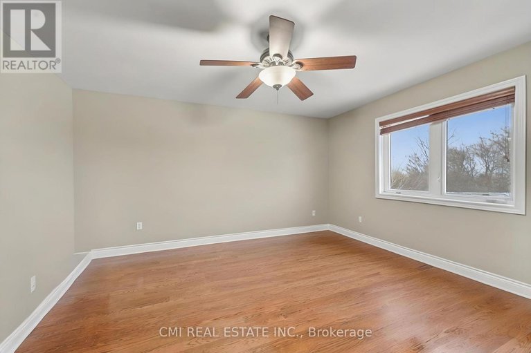 29295430/2500-lookout-drive/cumberland-ridge/ottawa/ontario/K4C1S3_11