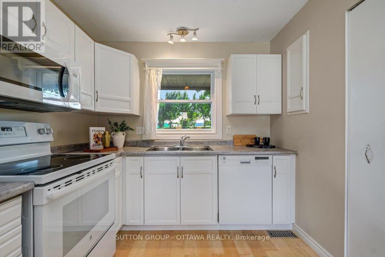 28649208/1677-bottriell-way-n/fallingbrookpineridge/ottawa/ontario/K4A1W1_17