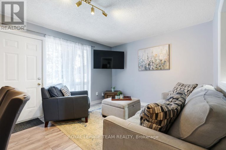 29256594/52-alison-korn-private/bells-corners/ottawa/ontario/K2H8M6_3