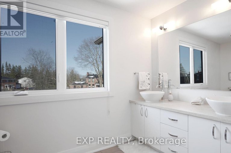 28293980/17-chesswood-court/pineglencountry-place/ottawa/ontario/K2E7E3_22