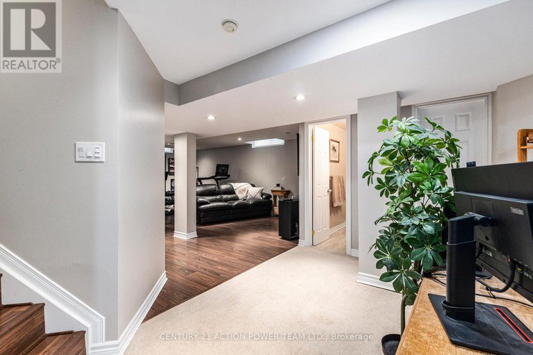 28927560/1017-sheenboro-crescent/fallingbrookpineridge/ottawa/ontario/K4A3M8_28