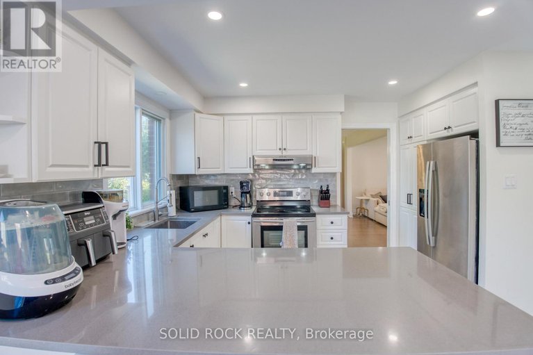 28874945/13-weatherwood-crescent/pineglencountry-place/ottawa/ontario/K2E7C5_13