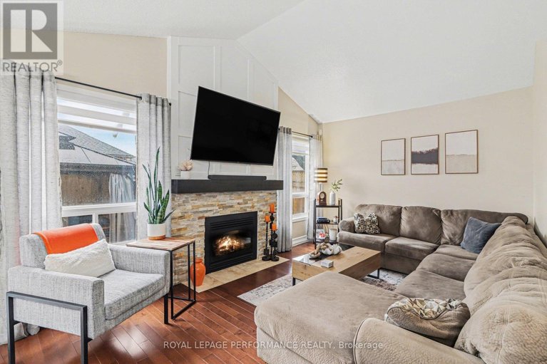 29602570/1006-sheenboro-crescent/fallingbrookpineridge/ottawa/ontario/K4A3M8_7