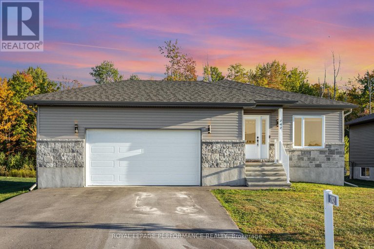 28969213/242-roxanne-street/clarencerockland-twp/clarence-rockland/ontario/K0A1N0_1